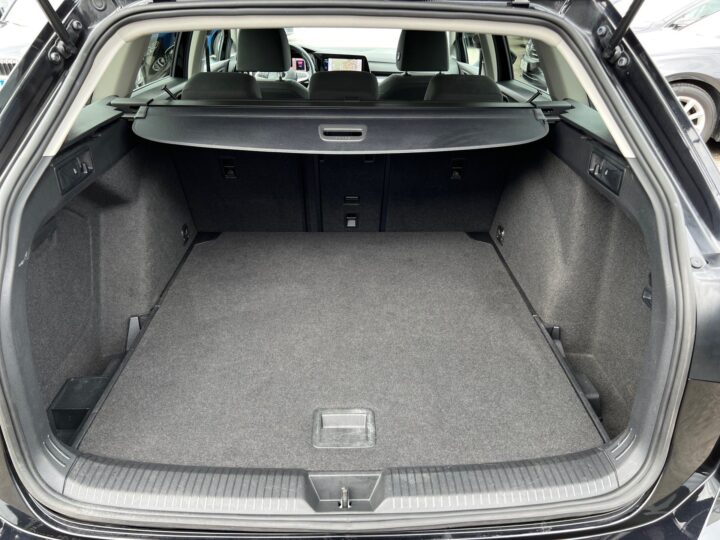 Abbildung Fahrzeugdetailansicht Volkswagen Golf Variant - Nr. 14