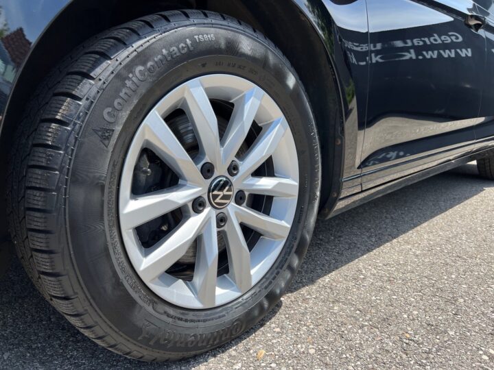 Abbildung Fahrzeugdetailansicht Volkswagen Passat Variant - Nr. 36