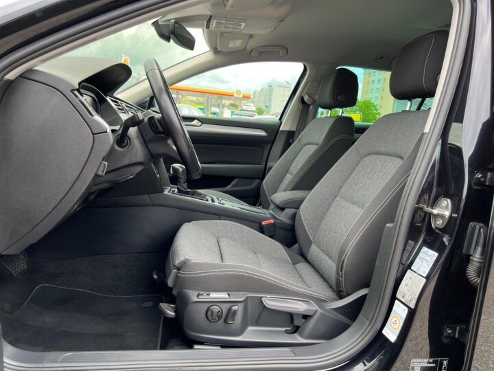 Abbildung Fahrzeugdetailansicht Volkswagen Passat Variant - Nr. 12