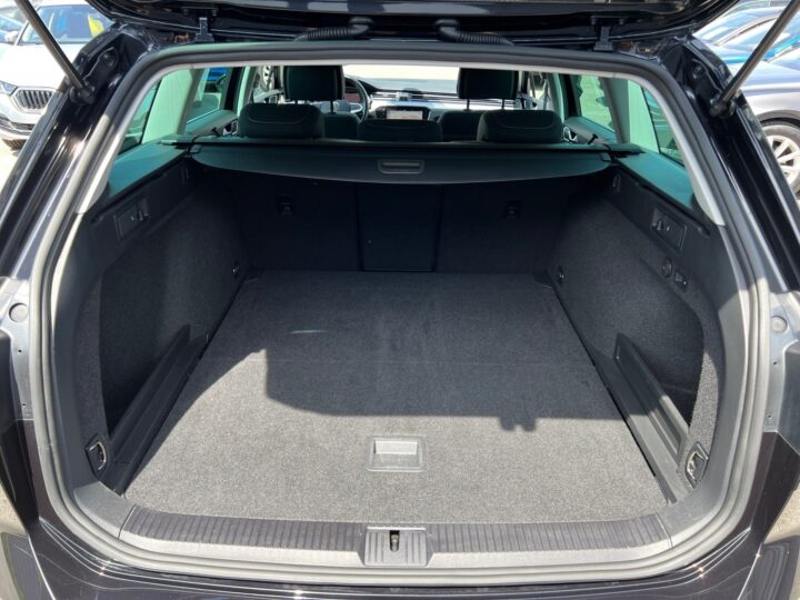Abbildung Fahrzeugdetailansicht Volkswagen Passat Variant - Nr. 14