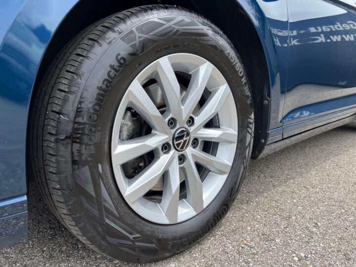 Abbildung Fahrzeugdetailansicht Volkswagen Passat Variant - Nr. 37