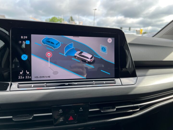 Abbildung Fahrzeugdetailansicht Volkswagen Golf Variant - Nr. 24