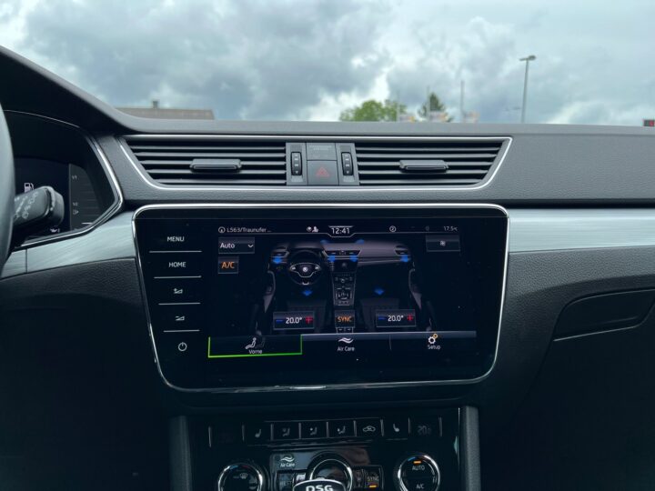 Abbildung Fahrzeugdetailansicht Skoda Superb - Nr. 23