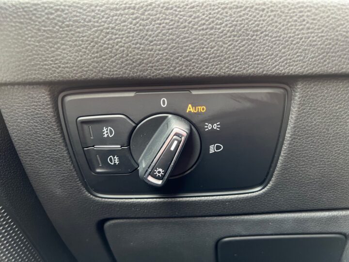 Abbildung Fahrzeugdetailansicht Volkswagen Passat Variant - Nr. 45