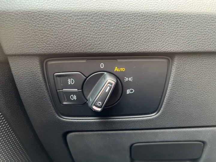 Abbildung Fahrzeugdetailansicht Volkswagen Passat Variant - Nr. 42