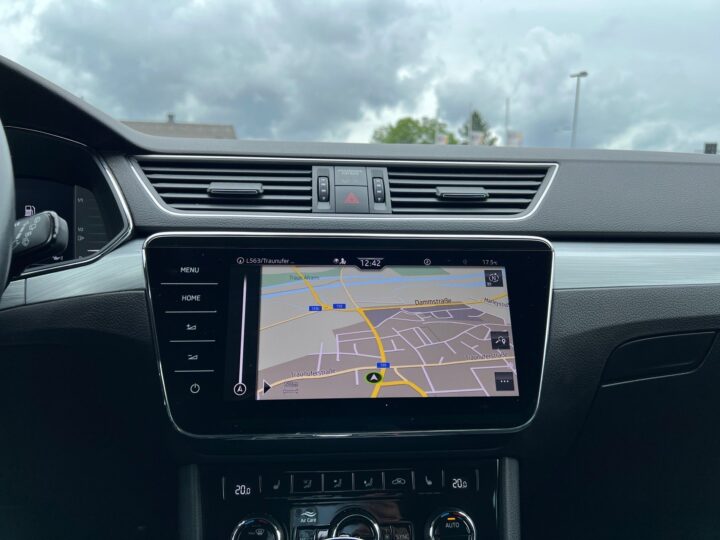 Abbildung Fahrzeugdetailansicht Skoda Superb - Nr. 25