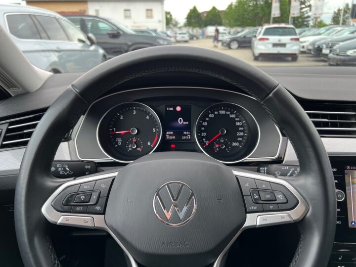 Abbildung Fahrzeugdetailansicht Volkswagen Passat Variant - Nr. 15