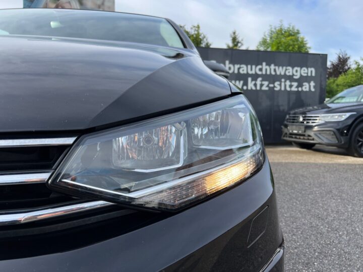 Abbildung Fahrzeugdetailansicht Volkswagen Touran - Nr. 36