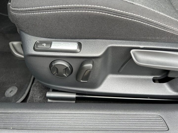 Abbildung Fahrzeugdetailansicht Volkswagen Passat Variant - Nr. 31