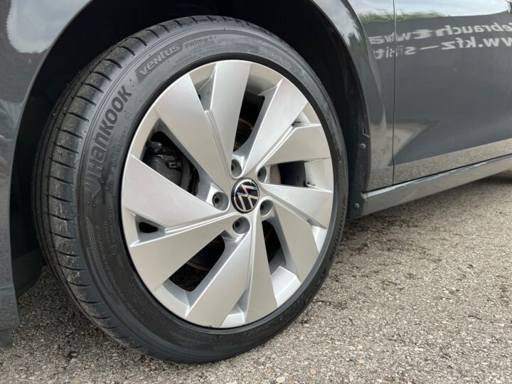 Abbildung Fahrzeugdetailansicht Volkswagen Golf Variant - Nr. 36