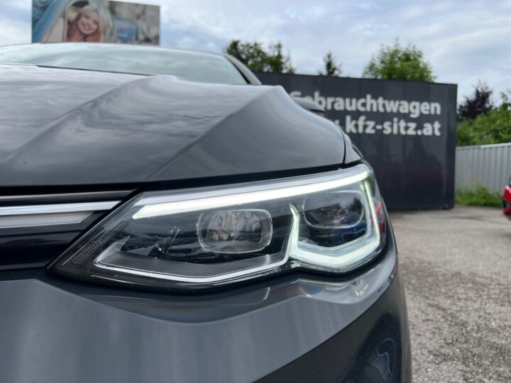 Abbildung Fahrzeugdetailansicht Volkswagen Golf Variant - Nr. 35