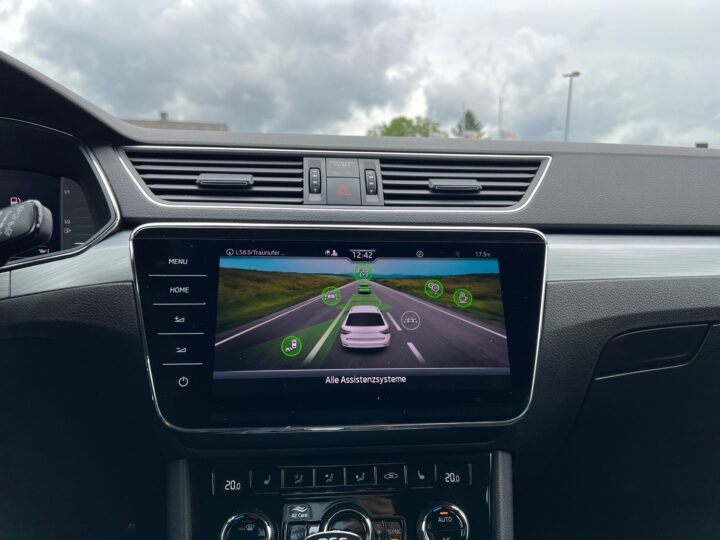 Abbildung Fahrzeugdetailansicht Skoda Superb - Nr. 24