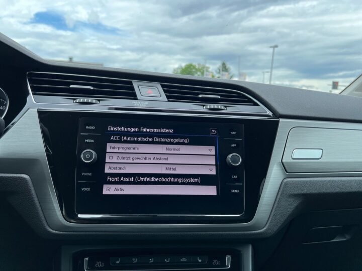 Abbildung Fahrzeugdetailansicht Volkswagen Touran - Nr. 23