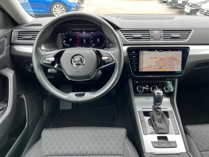 Abbildung Fahrzeugdetailansicht Skoda Superb - Nr. 10
