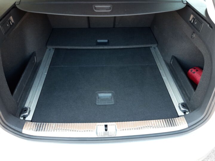 Abbildung Fahrzeugdetailansicht Volkswagen Passat Variant - Nr. 14