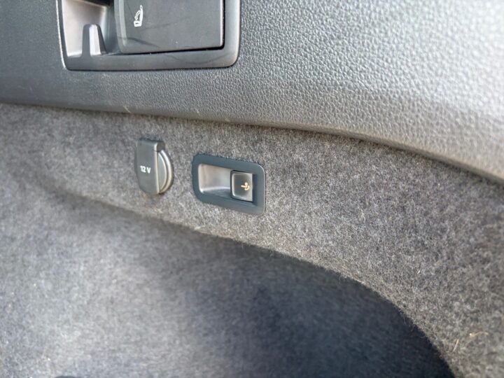 Abbildung Fahrzeugdetailansicht Volkswagen Passat Variant - Nr. 33
