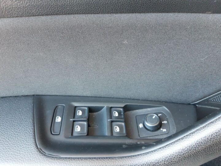 Abbildung Fahrzeugdetailansicht Volkswagen Passat Variant - Nr. 23