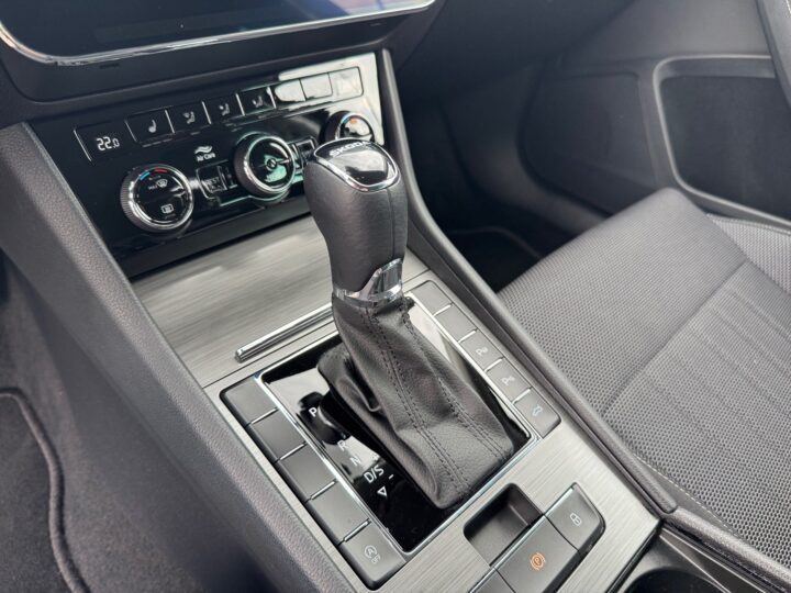 Abbildung Fahrzeugdetailansicht Skoda Superb - Nr. 25