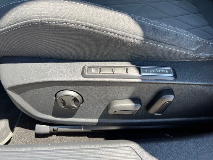 Abbildung Fahrzeugdetailansicht Volkswagen Golf Variant - Nr. 30