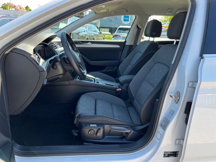 Abbildung Fahrzeugdetailansicht Volkswagen Passat Variant - Nr. 12