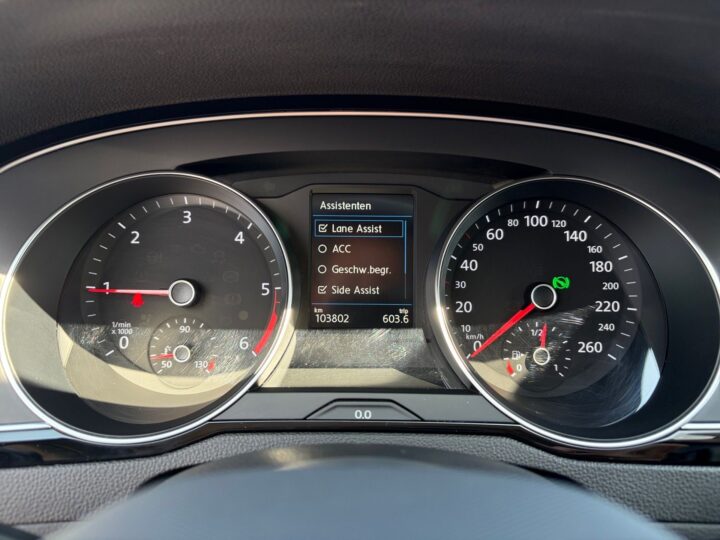 Abbildung Fahrzeugdetailansicht Volkswagen Passat Variant - Nr. 17
