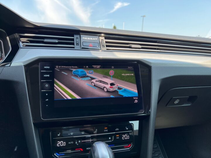 Abbildung Fahrzeugdetailansicht Volkswagen Passat - Nr. 23