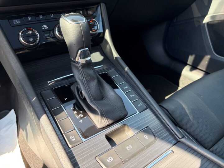 Abbildung Fahrzeugdetailansicht Skoda Superb - Nr. 23