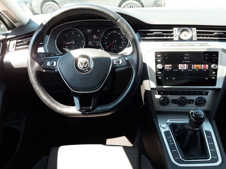 Abbildung Fahrzeugdetailansicht Volkswagen Passat Variant - Nr. 10