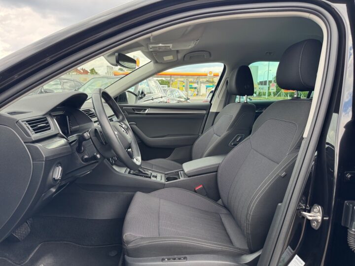 Abbildung Fahrzeugdetailansicht Skoda Superb - Nr. 12