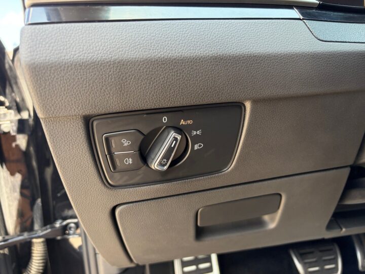 Abbildung Fahrzeugdetailansicht Volkswagen Arteon - Nr. 29