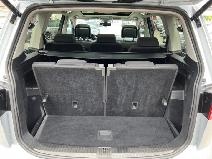 Abbildung Fahrzeugdetailansicht Volkswagen Touran - Nr. 14