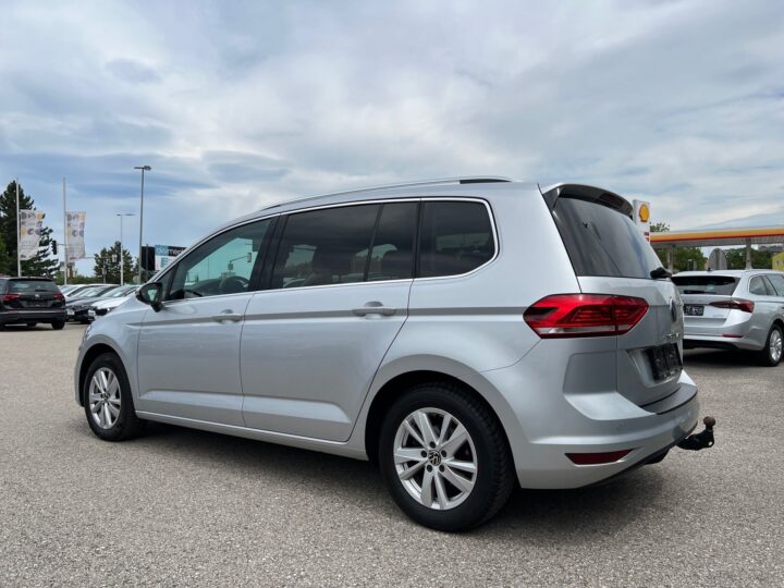 Abbildung Fahrzeugdetailansicht Volkswagen Touran - Nr. 4