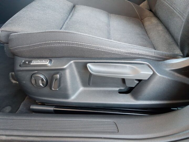 Abbildung Fahrzeugdetailansicht Volkswagen Passat Variant - Nr. 27