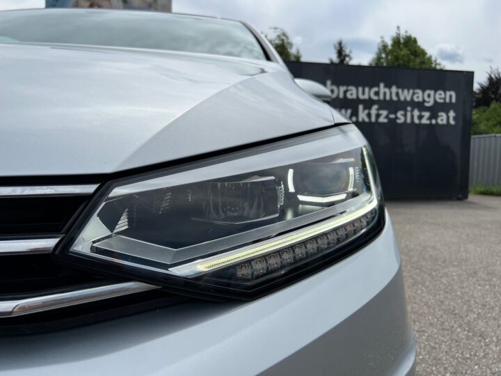 Abbildung Fahrzeugdetailansicht Volkswagen Touran - Nr. 36