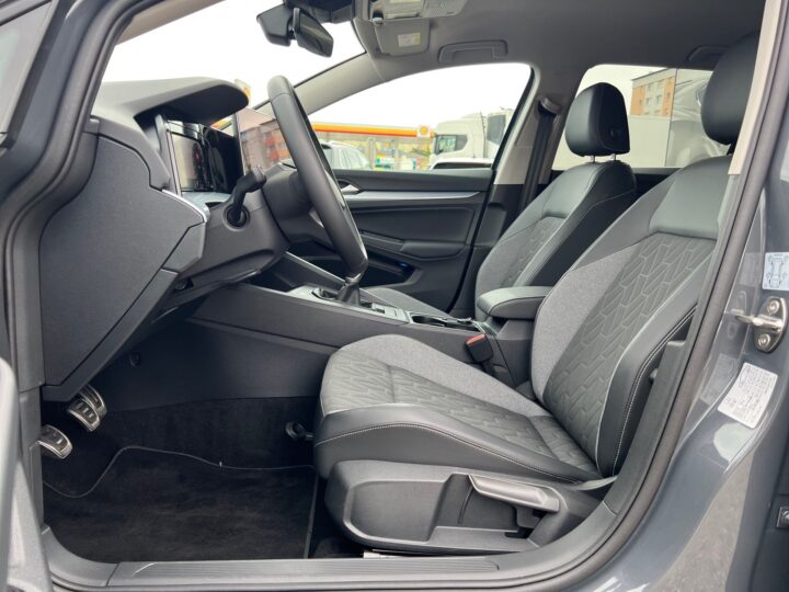 Abbildung Fahrzeugdetailansicht Volkswagen Golf Variant - Nr. 12