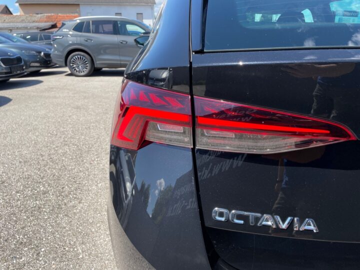 Abbildung Fahrzeugdetailansicht Skoda Octavia - Nr. 37