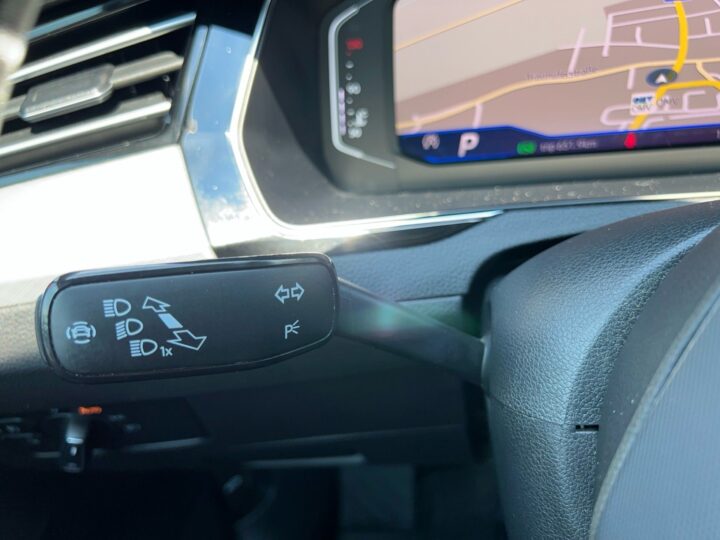 Abbildung Fahrzeugdetailansicht Volkswagen Passat - Nr. 42