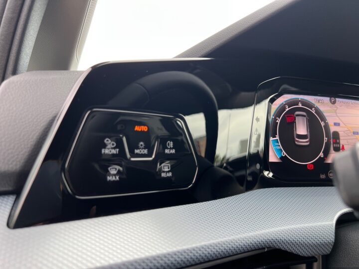Abbildung Fahrzeugdetailansicht Volkswagen Golf Variant - Nr. 43