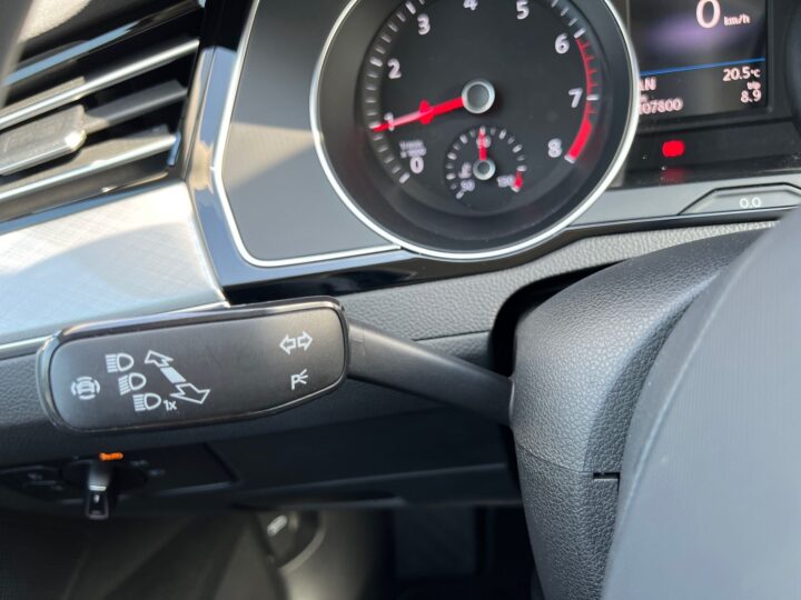 Abbildung Fahrzeugdetailansicht Volkswagen Passat Variant - Nr. 41