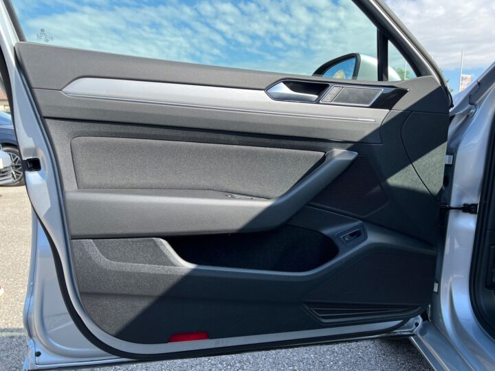 Abbildung Fahrzeugdetailansicht Volkswagen Passat Variant - Nr. 29