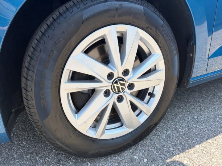 Abbildung Fahrzeugdetailansicht Volkswagen Touran - Nr. 38