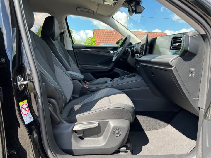 Abbildung Fahrzeugdetailansicht Volkswagen Tiguan - Nr. 34