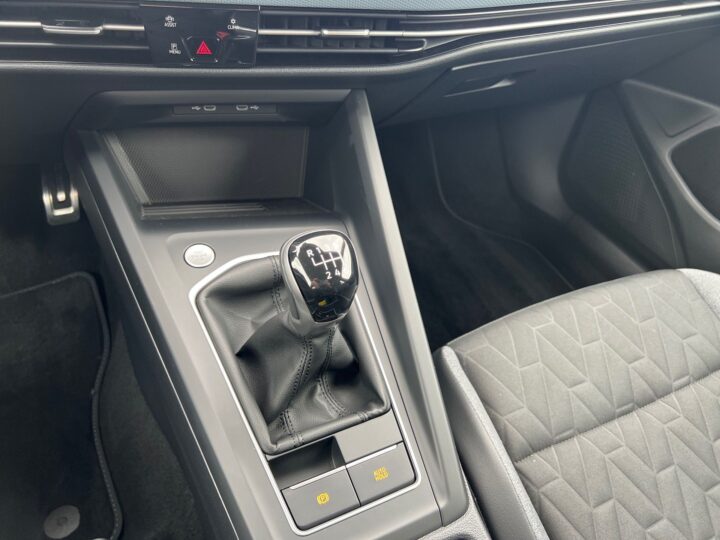 Abbildung Fahrzeugdetailansicht Volkswagen Golf Variant - Nr. 29