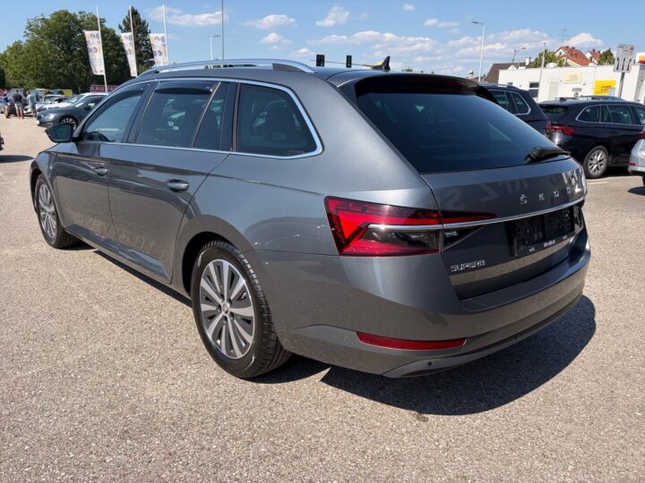 Abbildung Fahrzeugdetailansicht Skoda Superb - Nr. 4
