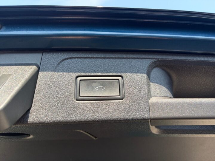 Abbildung Fahrzeugdetailansicht Volkswagen Passat Variant - Nr. 32