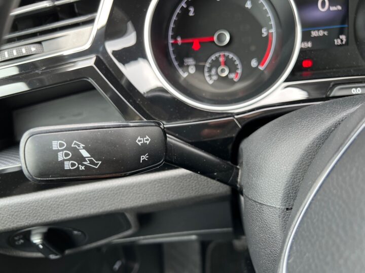 Abbildung Fahrzeugdetailansicht Volkswagen Touran - Nr. 45