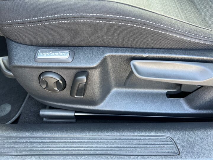 Abbildung Fahrzeugdetailansicht Volkswagen Passat Variant - Nr. 30