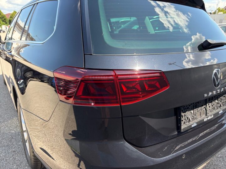 Abbildung Fahrzeugdetailansicht Volkswagen Passat Variant - Nr. 35