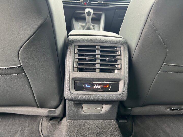 Abbildung Fahrzeugdetailansicht Volkswagen Golf Variant - Nr. 32