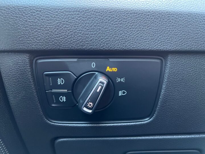 Abbildung Fahrzeugdetailansicht Volkswagen Passat Variant - Nr. 44
